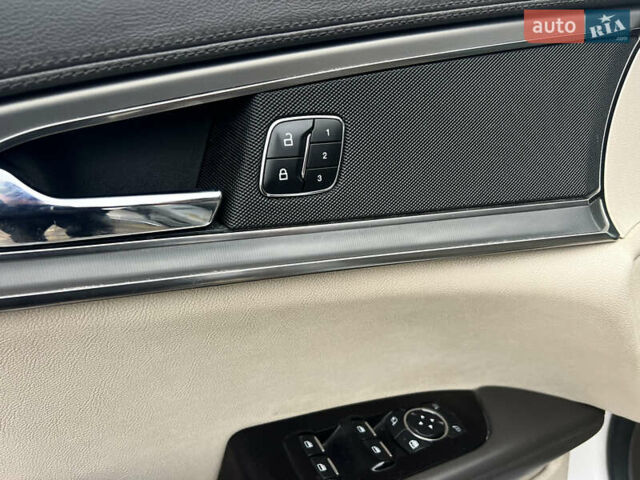 Белый Линкольн МКХ, объемом двигателя 3.73 л и пробегом 170 тыс. км за 14999 $, фото 13 на Automoto.ua