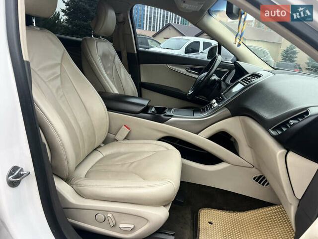 Белый Линкольн МКХ, объемом двигателя 3.73 л и пробегом 170 тыс. км за 14999 $, фото 6 на Automoto.ua