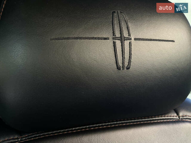 Черный Линкольн МКХ, объемом двигателя 2.69 л и пробегом 55 тыс. км за 20500 $, фото 10 на Automoto.ua