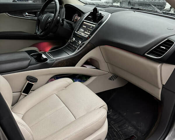 Серый Линкольн МКХ, объемом двигателя 2.69 л и пробегом 187 тыс. км за 19100 $, фото 13 на Automoto.ua