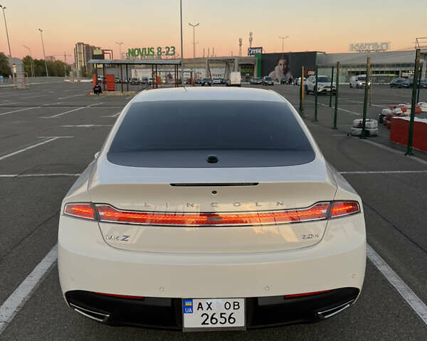 Белый Линкольн МКЗ, объемом двигателя 2 л и пробегом 141 тыс. км за 12400 $, фото 5 на Automoto.ua