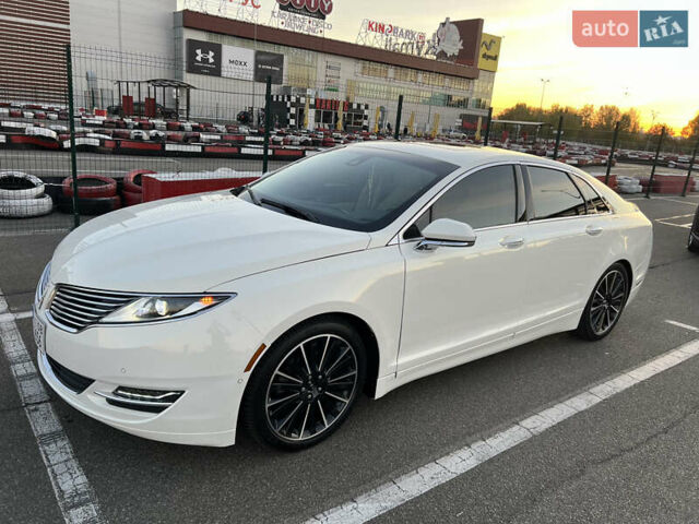 Белый Линкольн МКЗ, объемом двигателя 2 л и пробегом 141 тыс. км за 12400 $, фото 1 на Automoto.ua