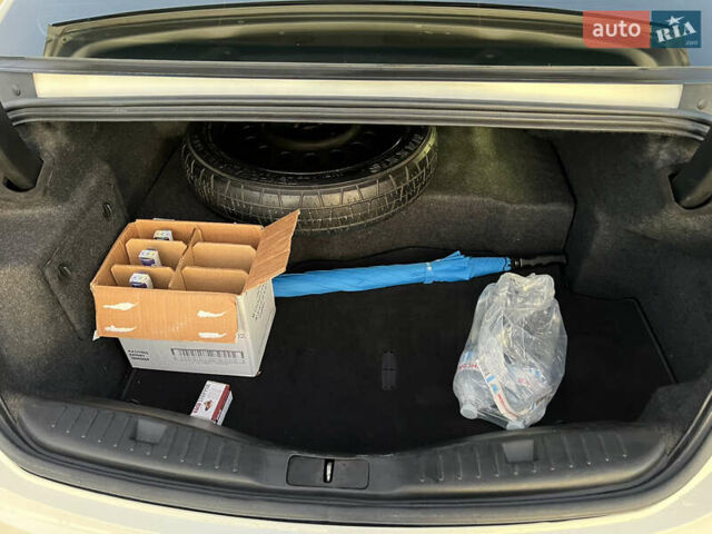 Белый Линкольн МКЗ, объемом двигателя 2 л и пробегом 141 тыс. км за 12400 $, фото 27 на Automoto.ua