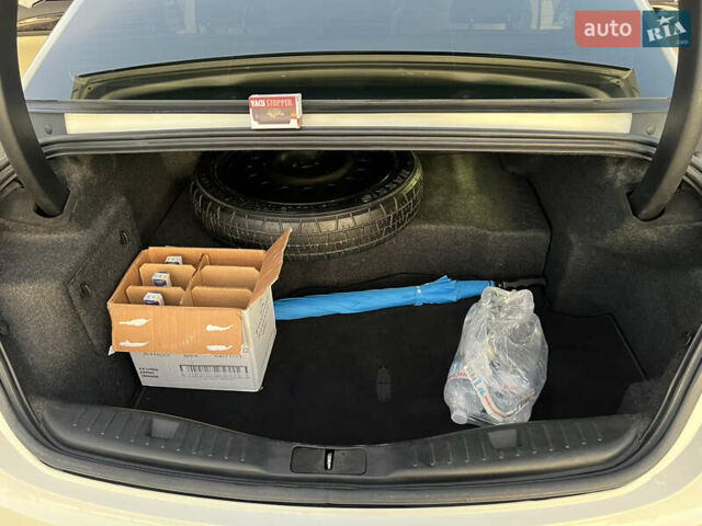 Белый Линкольн МКЗ, объемом двигателя 2 л и пробегом 141 тыс. км за 12400 $, фото 28 на Automoto.ua