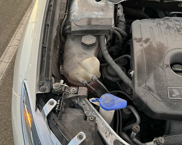 Белый Линкольн МКЗ, объемом двигателя 2 л и пробегом 141 тыс. км за 12400 $, фото 35 на Automoto.ua