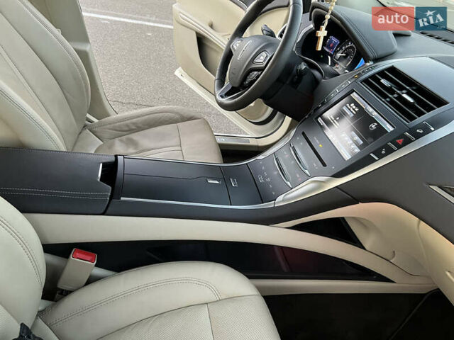 Белый Линкольн МКЗ, объемом двигателя 2 л и пробегом 141 тыс. км за 12400 $, фото 26 на Automoto.ua