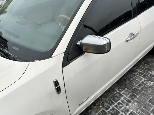 Белый Линкольн МКЗ, объемом двигателя 2.5 л и пробегом 250 тыс. км за 9500 $, фото 1 на Automoto.ua