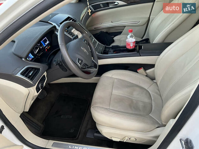 Белый Линкольн МКЗ, объемом двигателя 2 л и пробегом 141 тыс. км за 12400 $, фото 17 на Automoto.ua