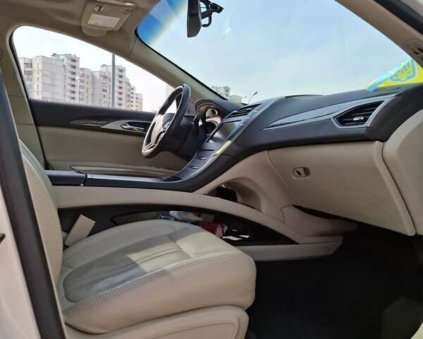 Белый Линкольн МКЗ, объемом двигателя 2 л и пробегом 161 тыс. км за 11800 $, фото 10 на Automoto.ua