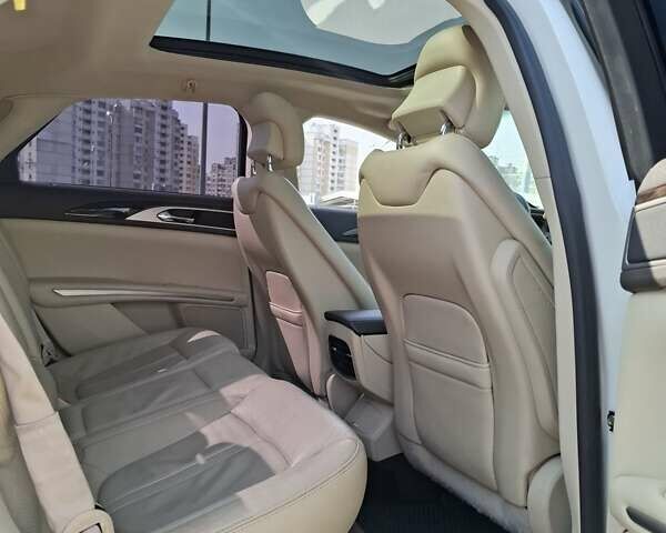 Белый Линкольн МКЗ, объемом двигателя 2 л и пробегом 161 тыс. км за 11800 $, фото 15 на Automoto.ua