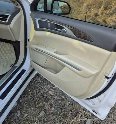 Белый Линкольн МКЗ, объемом двигателя 2 л и пробегом 190 тыс. км за 10900 $, фото 12 на Automoto.ua