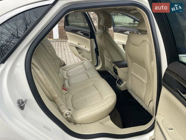 Белый Линкольн МКЗ, объемом двигателя 2 л и пробегом 315 тыс. км за 11800 $, фото 9 на Automoto.ua