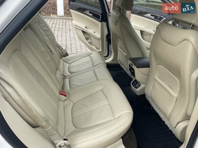 Белый Линкольн МКЗ, объемом двигателя 2 л и пробегом 315 тыс. км за 11800 $, фото 8 на Automoto.ua