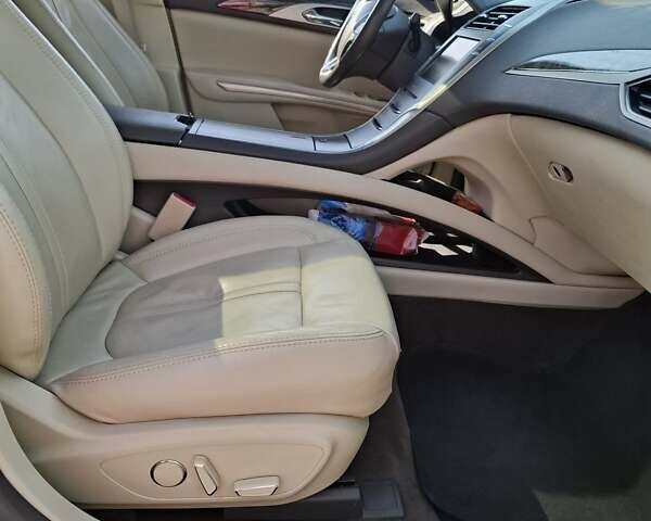 Белый Линкольн МКЗ, объемом двигателя 2 л и пробегом 161 тыс. км за 11800 $, фото 18 на Automoto.ua