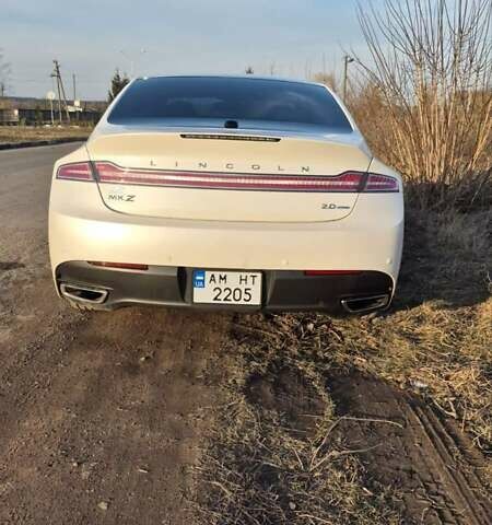 Белый Линкольн МКЗ, объемом двигателя 2 л и пробегом 190 тыс. км за 10900 $, фото 5 на Automoto.ua