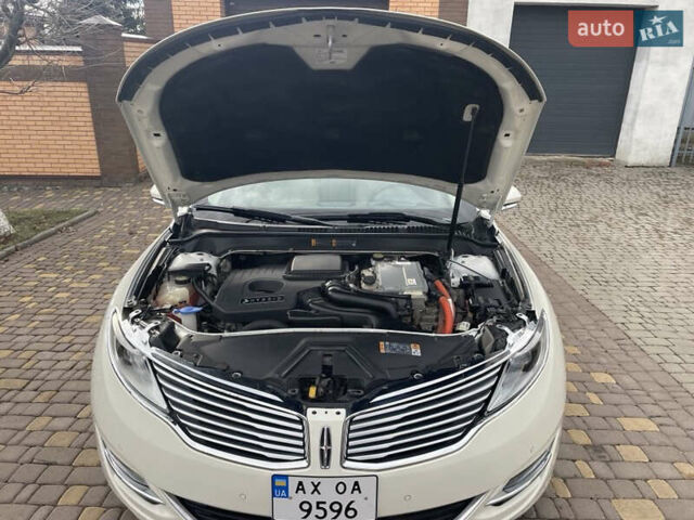 Белый Линкольн МКЗ, объемом двигателя 2 л и пробегом 315 тыс. км за 11800 $, фото 1 на Automoto.ua