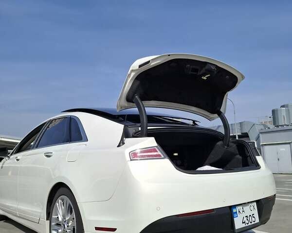 Белый Линкольн МКЗ, объемом двигателя 2 л и пробегом 161 тыс. км за 11800 $, фото 1 на Automoto.ua