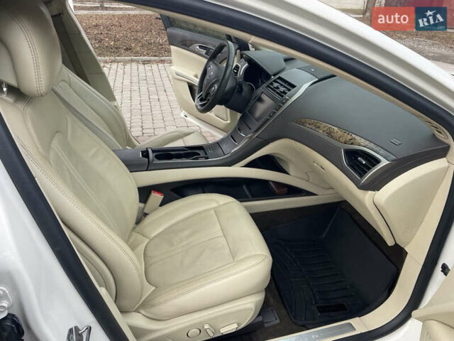 Белый Линкольн МКЗ, объемом двигателя 2 л и пробегом 315 тыс. км за 11800 $, фото 7 на Automoto.ua