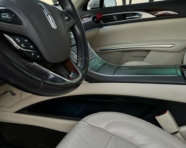 Белый Линкольн МКЗ, объемом двигателя 2 л и пробегом 160 тыс. км за 12999 $, фото 12 на Automoto.ua