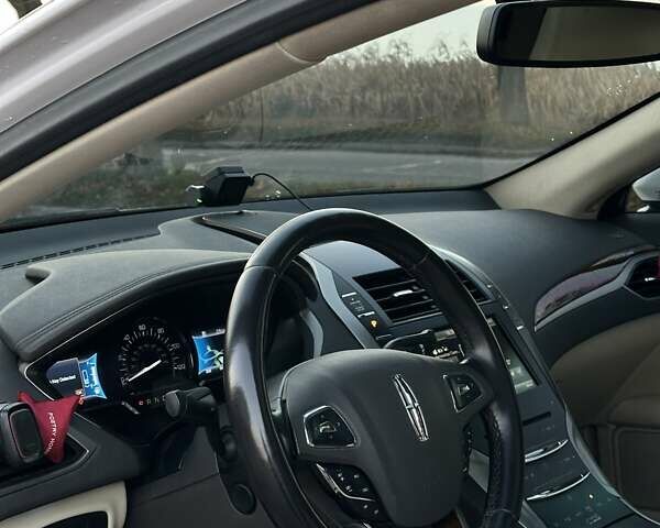 Белый Линкольн МКЗ, объемом двигателя 2 л и пробегом 160 тыс. км за 12999 $, фото 10 на Automoto.ua