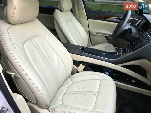 Белый Линкольн МКЗ, объемом двигателя 3.7 л и пробегом 164 тыс. км за 13300 $, фото 46 на Automoto.ua
