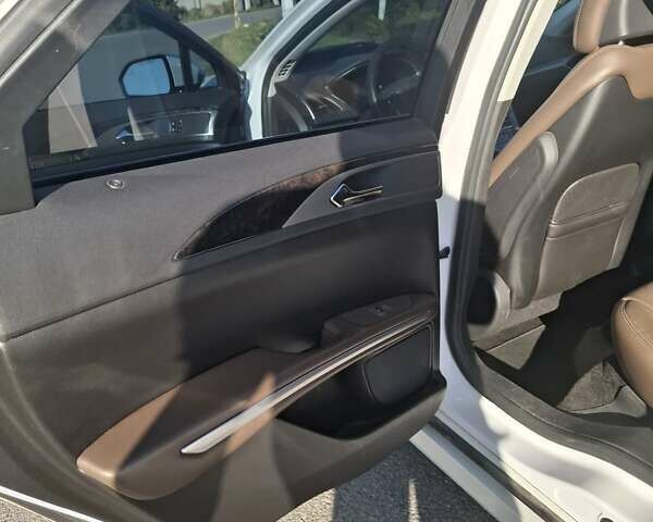 Білий Лінкольн MKZ, об'ємом двигуна 2 л та пробігом 120 тис. км за 13600 $, фото 15 на Automoto.ua