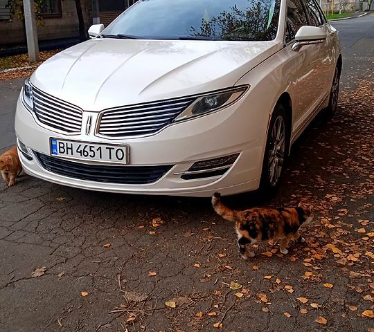 Білий Лінкольн MKZ, об'ємом двигуна 2 л та пробігом 201 тис. км за 13000 $, фото 1 на Automoto.ua