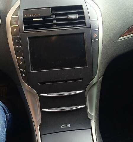 Белый Линкольн МКЗ, объемом двигателя 2 л и пробегом 201 тыс. км за 13000 $, фото 5 на Automoto.ua