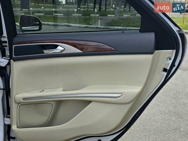 Белый Линкольн МКЗ, объемом двигателя 3.73 л и пробегом 164 тыс. км за 13300 $, фото 44 на Automoto.ua