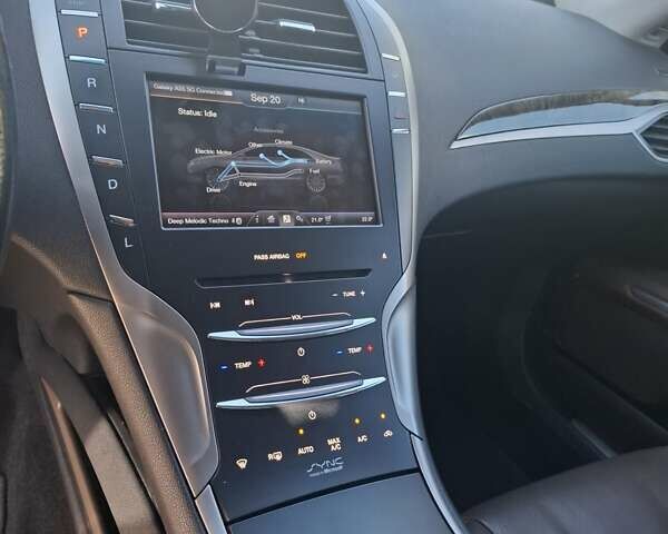 Білий Лінкольн MKZ, об'ємом двигуна 2 л та пробігом 120 тис. км за 13600 $, фото 13 на Automoto.ua