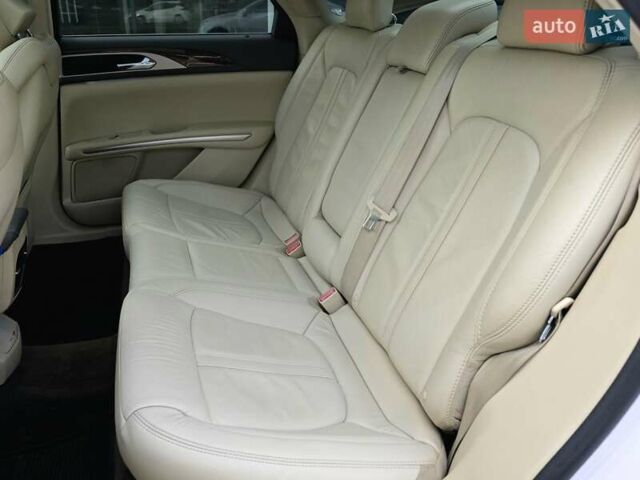 Белый Линкольн МКЗ, объемом двигателя 3.73 л и пробегом 164 тыс. км за 13300 $, фото 33 на Automoto.ua