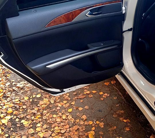 Білий Лінкольн MKZ, об'ємом двигуна 2 л та пробігом 201 тис. км за 13000 $, фото 10 на Automoto.ua