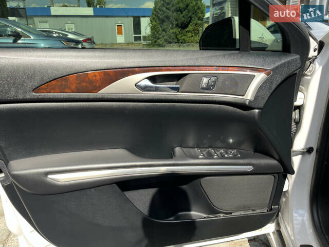 Белый Линкольн МКЗ, объемом двигателя 2 л и пробегом 181 тыс. км за 15500 $, фото 10 на Automoto.ua