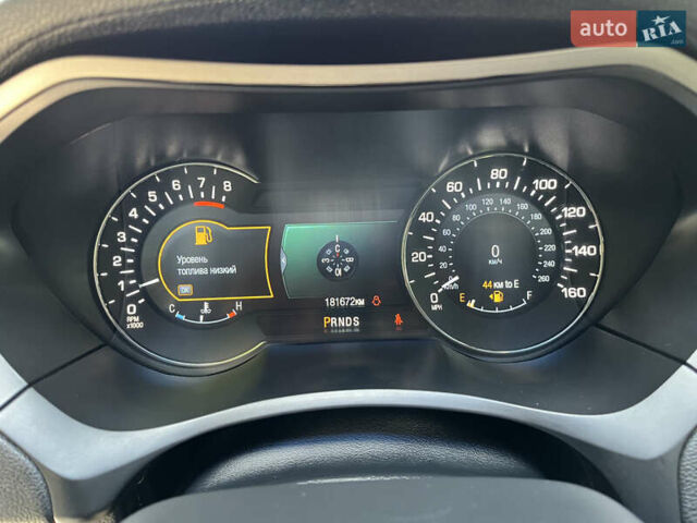Белый Линкольн МКЗ, объемом двигателя 2 л и пробегом 181 тыс. км за 15500 $, фото 14 на Automoto.ua
