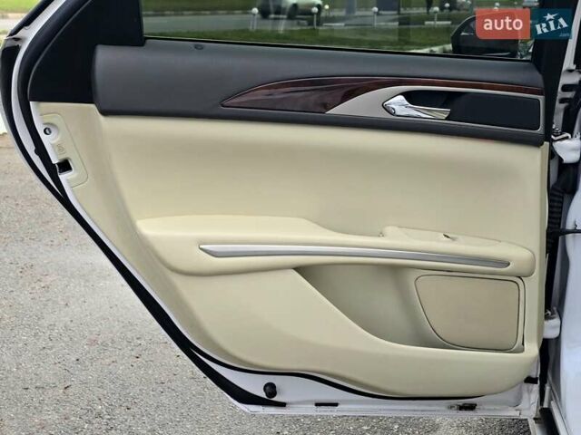 Белый Линкольн МКЗ, объемом двигателя 3.73 л и пробегом 164 тыс. км за 13300 $, фото 35 на Automoto.ua