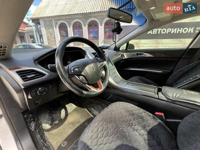 Белый Линкольн МКЗ, объемом двигателя 2 л и пробегом 181 тыс. км за 15500 $, фото 11 на Automoto.ua