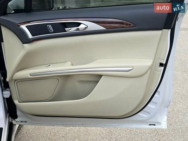Белый Линкольн МКЗ, объемом двигателя 3.73 л и пробегом 164 тыс. км за 13300 $, фото 50 на Automoto.ua