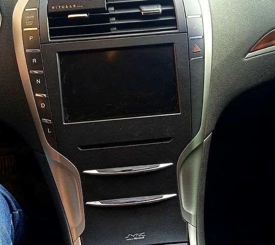 Білий Лінкольн MKZ, об'ємом двигуна 2 л та пробігом 201 тис. км за 13000 $, фото 6 на Automoto.ua