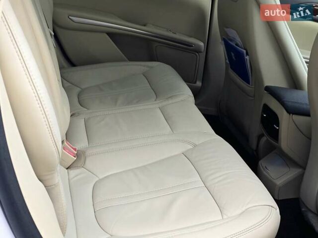 Білий Лінкольн MKZ, об'ємом двигуна 3.7 л та пробігом 164 тис. км за 13300 $, фото 36 на Automoto.ua