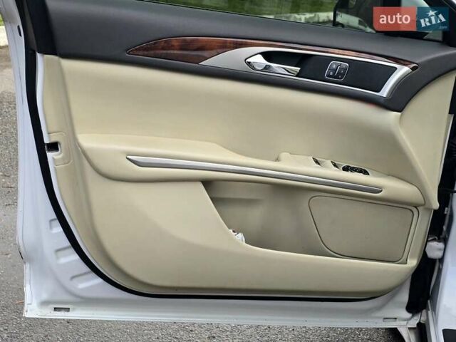 Білий Лінкольн MKZ, об'ємом двигуна 3.7 л та пробігом 164 тис. км за 13300 $, фото 32 на Automoto.ua