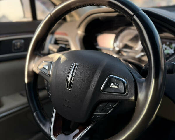 Білий Лінкольн MKZ, об'ємом двигуна 2 л та пробігом 161 тис. км за 12000 $, фото 6 на Automoto.ua