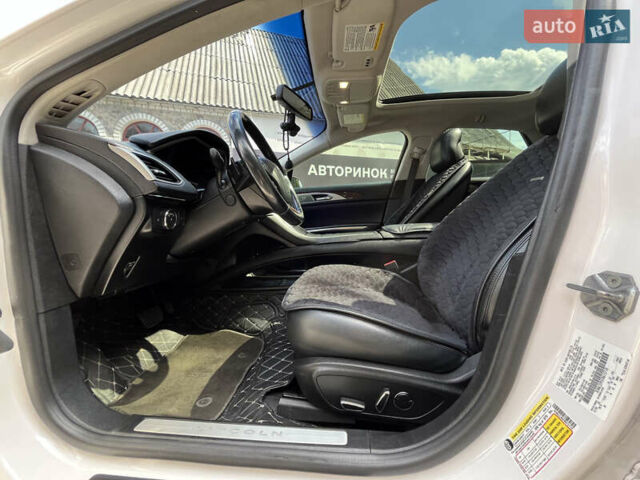 Белый Линкольн МКЗ, объемом двигателя 2 л и пробегом 181 тыс. км за 15500 $, фото 12 на Automoto.ua