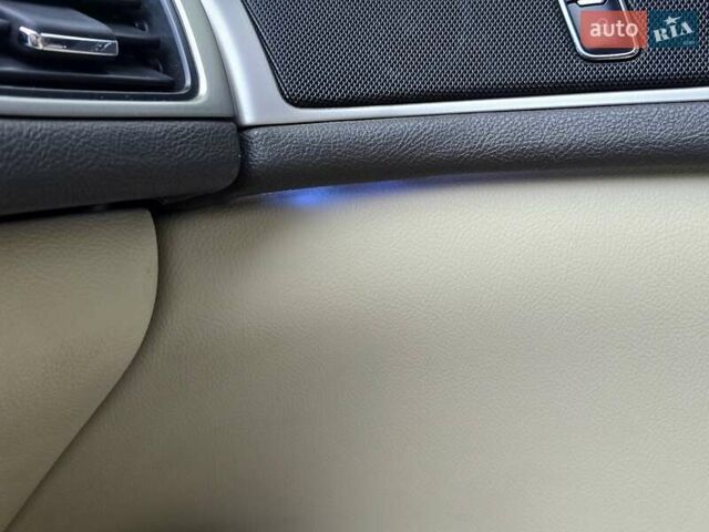 Белый Линкольн МКЗ, объемом двигателя 3.7 л и пробегом 164 тыс. км за 13300 $, фото 52 на Automoto.ua