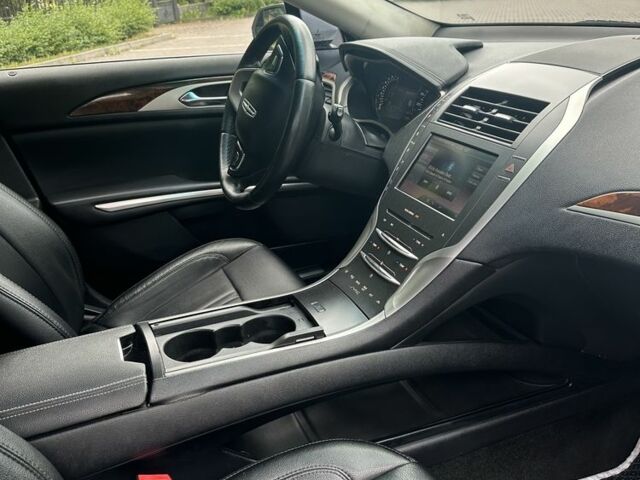 Белый Линкольн МКЗ, объемом двигателя 2 л и пробегом 162 тыс. км за 12500 $, фото 4 на Automoto.ua