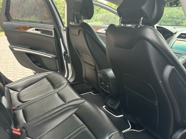 Белый Линкольн МКЗ, объемом двигателя 2 л и пробегом 162 тыс. км за 12500 $, фото 6 на Automoto.ua