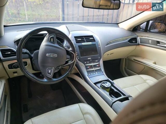 Белый Линкольн МКЗ, объемом двигателя 3.7 л и пробегом 150 тыс. км за 12500 $, фото 2 на Automoto.ua