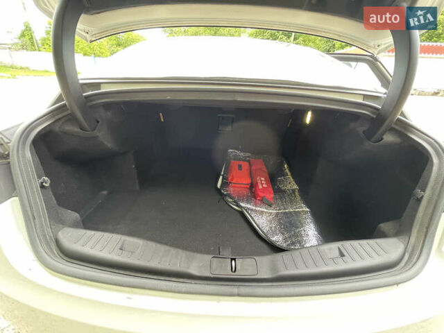 Білий Лінкольн MKZ, об'ємом двигуна 2 л та пробігом 140 тис. км за 12200 $, фото 17 на Automoto.ua