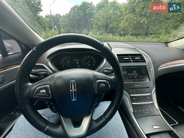 Белый Линкольн МКЗ, объемом двигателя 2 л и пробегом 161 тыс. км за 15000 $, фото 4 на Automoto.ua