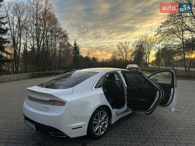 Білий Лінкольн MKZ, об'ємом двигуна 2 л та пробігом 162 тис. км за 12500 $, фото 4 на Automoto.ua