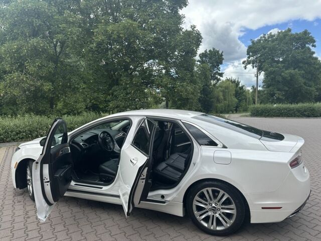 Белый Линкольн МКЗ, объемом двигателя 2 л и пробегом 162 тыс. км за 12500 $, фото 5 на Automoto.ua